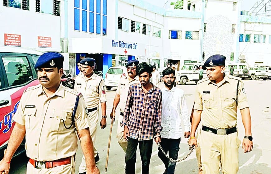 घर में घुसकर युवती से दुष्कर्म, ऑनलाइन लूट के आरोपी गिरफ्तार घर में घुसकर युवती से दुष्कर्म, ऑनलाइन लूट के आरोपी गिरफ्तार