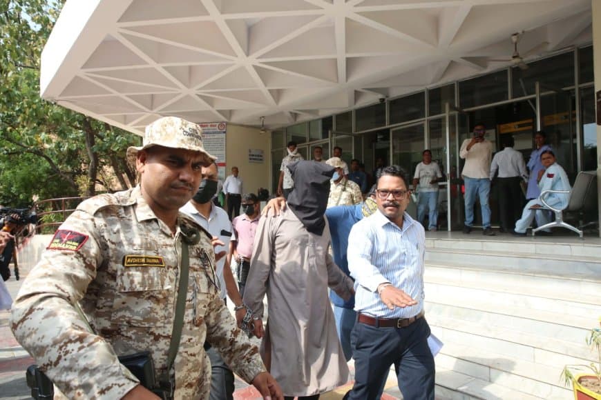 टेरर नेटवर्क केस में मोहम्मद फराज 14 दिन की न्यायिक हिरासत में, नईम अब्दुल्ला रिमांड पर टेरर नेटवर्क केस में मोहम्मद फराज 14 दिन की न्यायिक हिरासत में, नईम अब्दुल्ला रिमांड पर