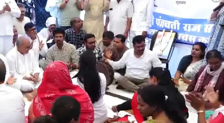 कांग्रेस का 'लोकतंत्र बचाओ सत्याग्रह': दिग्विजय ने उठाए चुनाव आयोग और राम मंदिर ट्रस्ट पर सवाल कांग्रेस का 'लोकतंत्र बचाओ सत्याग्रह': दिग्विजय ने उठाए चुनाव आयोग और राम मंदिर ट्रस्ट पर सवाल
