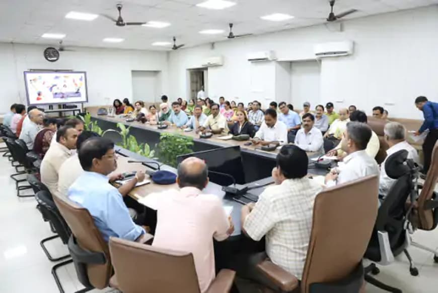 NEET UG 2026: भोपाल में 13 हजार से ज्यादा छात्र देंगे परीक्षा, प्रशासन ने किए सुरक्षा के कड़े इंतजाम NEET UG 2026: भोपाल में 13 हजार से ज्यादा छात्र देंगे परीक्षा, प्रशासन ने किए सुरक्षा के कड़े इंतजाम