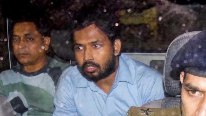बिहार: फैसल खान उर्फ खान सर की गिरफ्तारी पर रोक बरकरार... कोर्ट से एक बार फिर मिली राहत बिहार: फैसल खान उर्फ खान सर की गिरफ्तारी पर रोक बरकरार... कोर्ट से एक बार फिर मिली राहत