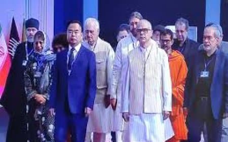 ईरान के सर्वोच्च नेता अयातुल्ला अली खामेनेई को भारत ने दी श्रद्धांजलि: तेहरान में प्रतिनिधिमंडल ने जताया शोक ईरान के सर्वोच्च नेता अयातुल्ला अली खामेनेई को भारत ने दी श्रद्धांजलि: तेहरान में प्रतिनिधिमंडल ने जताया शोक