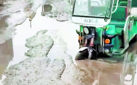 अमिलिया-गड़ाखाड़ मार्ग गड्ढों में तब्दील, कोल वाहनों से बढ़ा हादसों का लगातार खतरा गंभीर अमिलिया-गड़ाखाड़ मार्ग गड्ढों में तब्दील, कोल वाहनों से बढ़ा हादसों का लगातार खतरा गंभीर