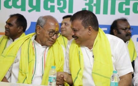 मध्यप्रदेश कांग्रेस में कलह... पटवारी से खटास के बाद दिग्विजय की सिंघार से बढ़ी मधुरता पर सियासत गर्म मध्यप्रदेश कांग्रेस में कलह... पटवारी से खटास के बाद दिग्विजय की सिंघार से बढ़ी मधुरता पर सियासत गर्म
