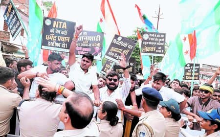 रीवा में एनएसयूआई का भाजपा कार्यालय घेराव विफल, पुलिस ने कार्यकर्ताओं को हिरासत में लिया रीवा में एनएसयूआई का भाजपा कार्यालय घेराव विफल, पुलिस ने कार्यकर्ताओं को हिरासत में लिया