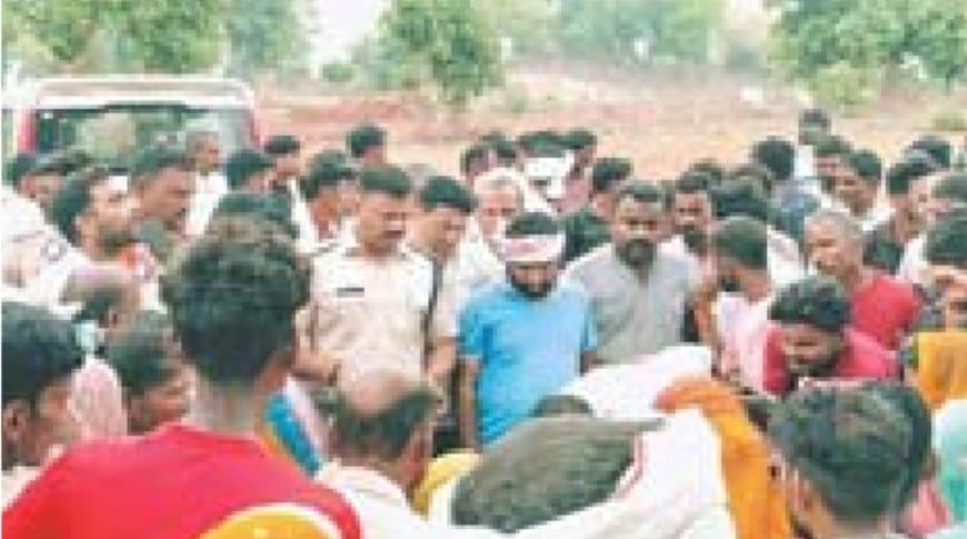 पावर ग्रिड निर्माण गड्ढे में गिरने से मौत, सुरक्षा लापरवाही पर हंगामा और विरोध तेज पावर ग्रिड निर्माण गड्ढे में गिरने से मौत, सुरक्षा लापरवाही पर हंगामा और विरोध तेज