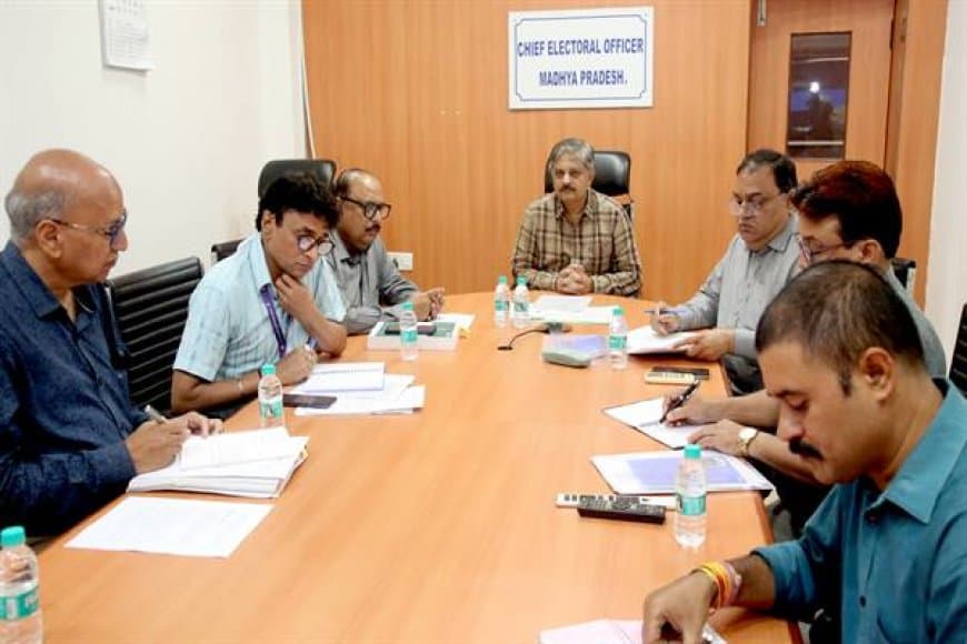 दतिया उपचुनाव: मुख्य निर्वाचन पदाधिकारी ने तैयारियों का लिया जायजा, दिए कड़े निर्देश दतिया उपचुनाव: मुख्य निर्वाचन पदाधिकारी ने तैयारियों का लिया जायजा, दिए कड़े निर्देश