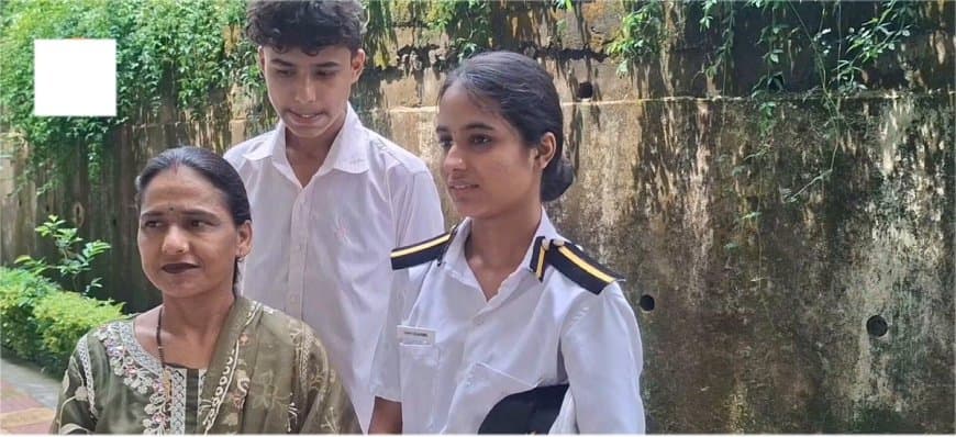 नीट-जेईई छोड़ चुना समंदर: कश्मीर की तन्वी ने सेल्फ-स्टडी से क्रैक की मर्चेंट नेवी परीक्षा, लड़कियों के लिए बनीं मिसाल जब साथ देने वाला कोई नहीं था, तब उनकी मां हर कदम पर उनके साथ खड़ी रहीं।