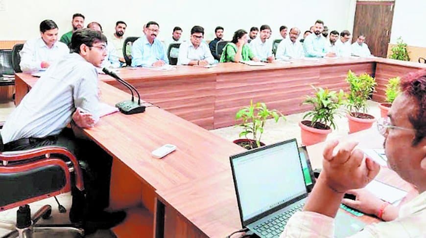 रीवा निगम आयुक्त ने बरसात तैयारियों पर सख्ती दिखाई, अधिकारियों को दिए स्पष्ट निर्देश तत्काल रीवा निगम आयुक्त ने बरसात तैयारियों पर सख्ती दिखाई, अधिकारियों को दिए स्पष्ट निर्देश तत्काल