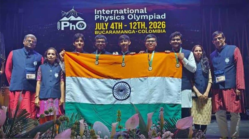 भारत का गोल्डन पंच... इंटरनेशनल फिजिक्स ओलंपियाड में मध्यप्रदेश सहित 5 राज्यों के छात्रों ने जीते 5 स्वर्ण पदक भारत का गोल्डन पंच... इंटरनेशनल फिजिक्स ओलंपियाड में मध्यप्रदेश सहित 5 राज्यों के छात्रों ने जीते 5 स्वर्ण पदक
