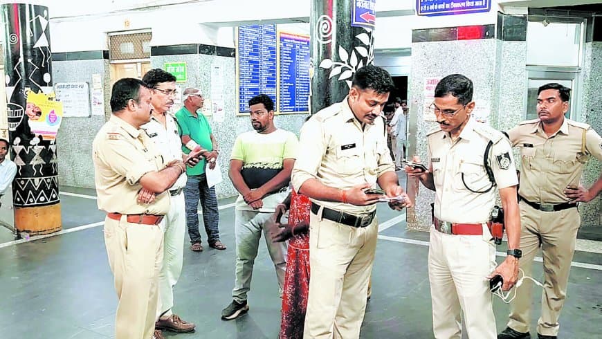 काम दिलाने के बहाने युवती बंधक, नशा देकर पंद्रह दिन तक यौन उत्पीड़न का आरोप काम दिलाने के बहाने युवती बंधक, नशा देकर पंद्रह दिन तक यौन उत्पीड़न का आरोप