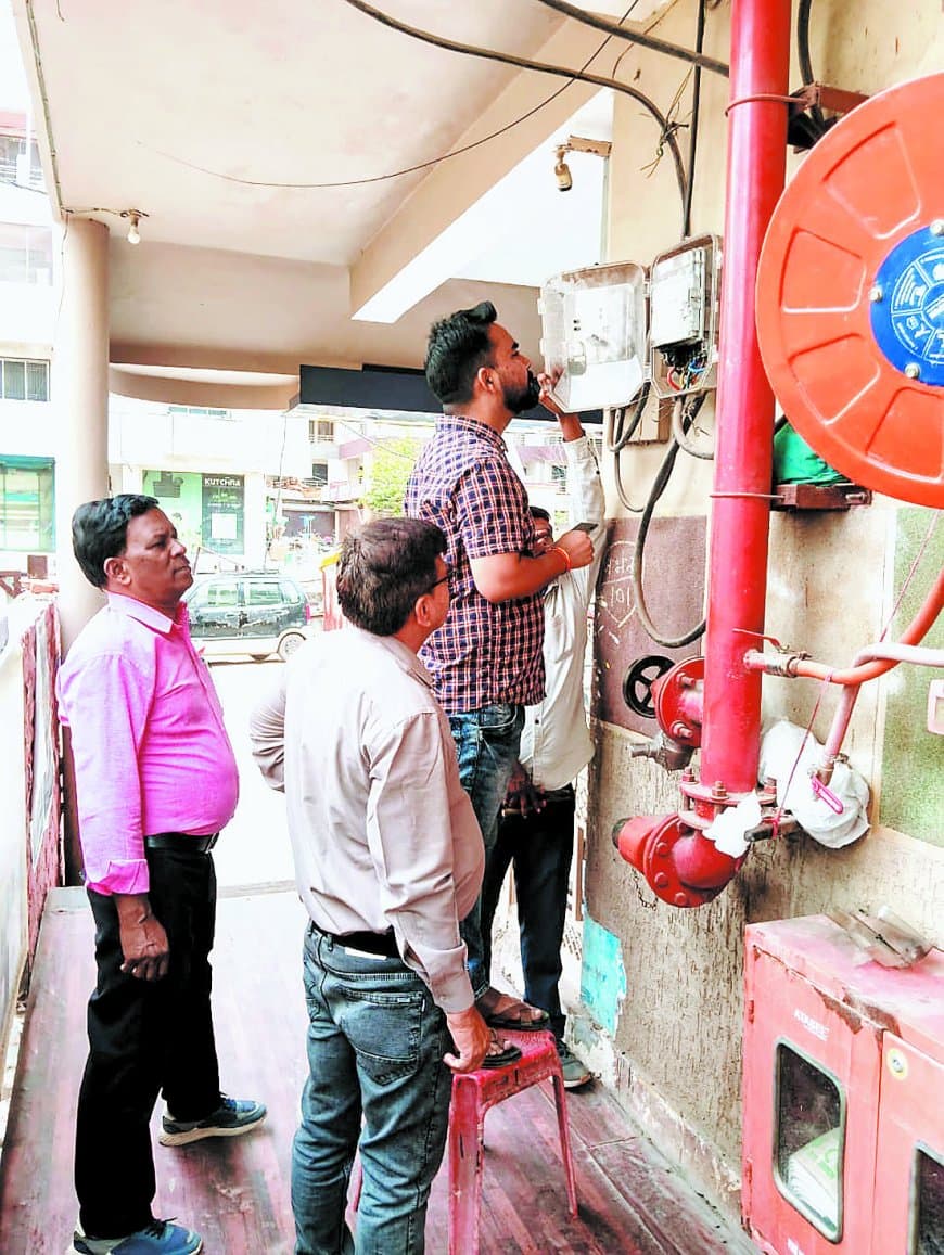 मीटर बायपास कर अस्पताल में चल रहीं मशीनें, बिजली चोरी का मामला दर्ज हुआ कार्रवाई मीटर बायपास कर अस्पताल में चल रहीं मशीनें, बिजली चोरी का मामला दर्ज हुआ कार्रवाई