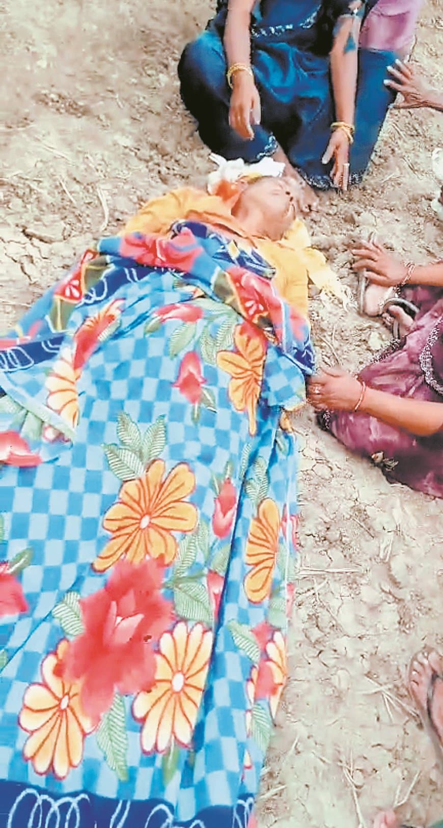 55 डिसमिल जमीन विवाद में लाठी-डंडों से हमला, एक की मौत, गांव में तनाव गहराया 55 डिसमिल जमीन विवाद में लाठी-डंडों से हमला, एक की मौत, गांव में तनाव गहराया