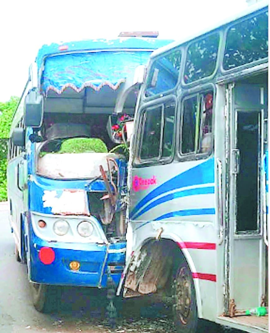 छुहिया घाटी में दो बसों की भिड़ंत, कई घायल, टोल प्लाजा पर बाइक हादसा भी छुहिया घाटी में दो बसों की भिड़ंत, कई घायल, टोल प्लाजा पर बाइक हादसा भी
