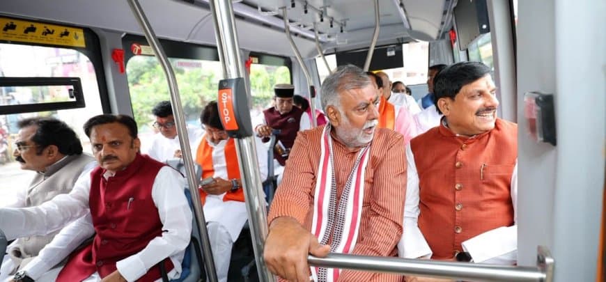 मध्यप्रदेश: मुख्यमंत्री ने दिखाई सादगी... इलेक्ट्रिक बस से मंत्री और अफसर कैबिनेट के लिए जगदीशपुर रवाना मध्यप्रदेश: मुख्यमंत्री ने दिखाई सादगी... इलेक्ट्रिक बस से मंत्री और अफसर कैबिनेट के लिए जगदीशपुर रवाना