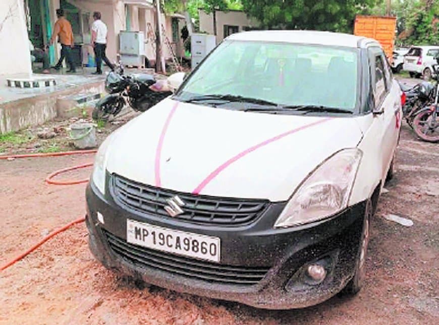 प्रयागराज से रीवा लाई जा रही नशीली कफ सिरप की खेप, आरोपी गिरफ्तार, कार जब्त प्रयागराज से रीवा लाई जा रही नशीली कफ सिरप की खेप, आरोपी गिरफ्तार, कार जब्त