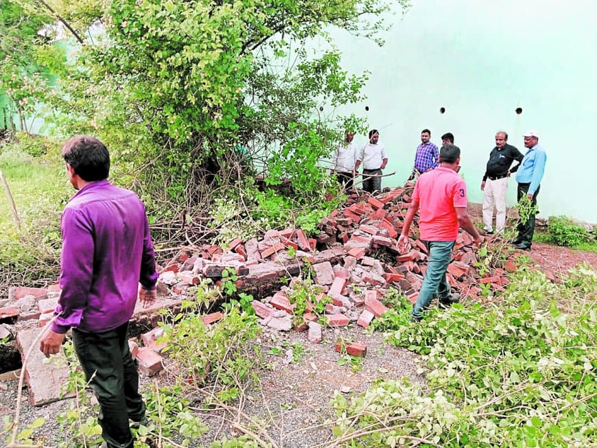 मुक्तिधाम मार्ग से हटा अतिक्रमण, निगम की कार्रवाई से नागरिकों को बड़ी राहत मिली आखिर मुक्तिधाम मार्ग से हटा अतिक्रमण, निगम की कार्रवाई से नागरिकों को बड़ी राहत मिली आखिर