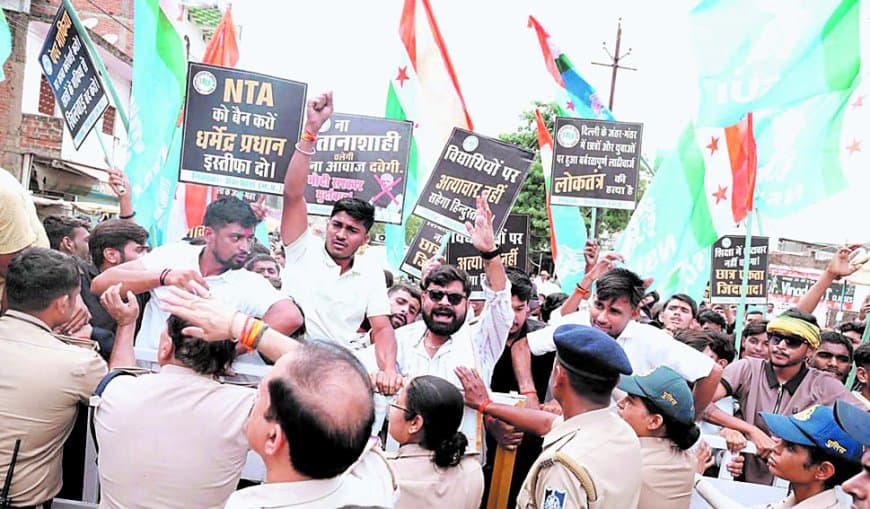 रीवा में एनएसयूआई का भाजपा कार्यालय घेराव विफल, पुलिस ने कार्यकर्ताओं को हिरासत में लिया रीवा में एनएसयूआई का भाजपा कार्यालय घेराव विफल, पुलिस ने कार्यकर्ताओं को हिरासत में लिया