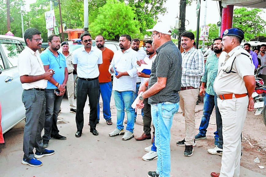 कलेक्टर ने तय की सड़क निर्माण समयसीमा, दो माह में बेहतर यातायात व्यवस्था का लक्ष्य निर्धारित कलेक्टर ने तय की सड़क निर्माण समयसीमा, दो माह में बेहतर यातायात व्यवस्था का लक्ष्य निर्धारित