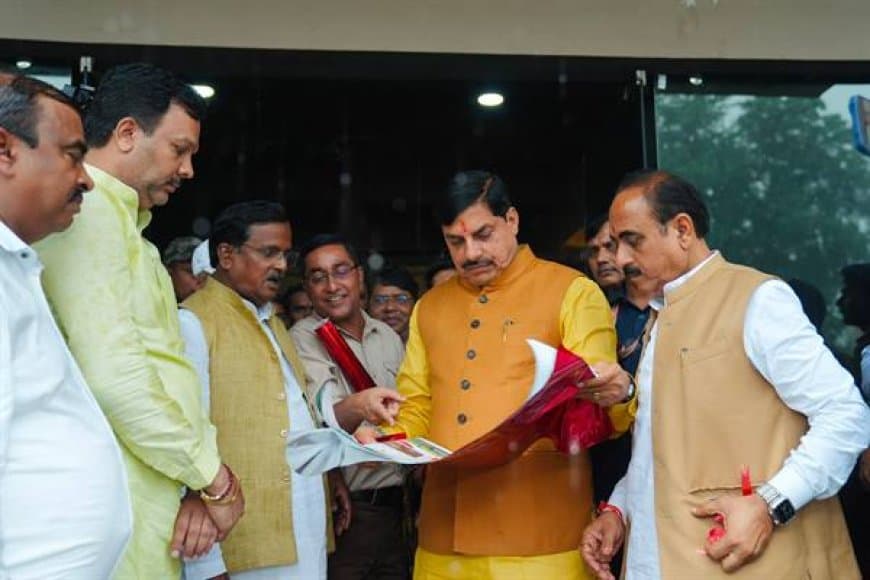 MP मुख्यमंत्री का निर्देश.. होमगार्ड जवानों को दिया जाए सांप पकड़ने का प्रशिक्षण MP मुख्यमंत्री का निर्देश.. होमगार्ड जवानों को दिया जाए सांप पकड़ने का प्रशिक्षण