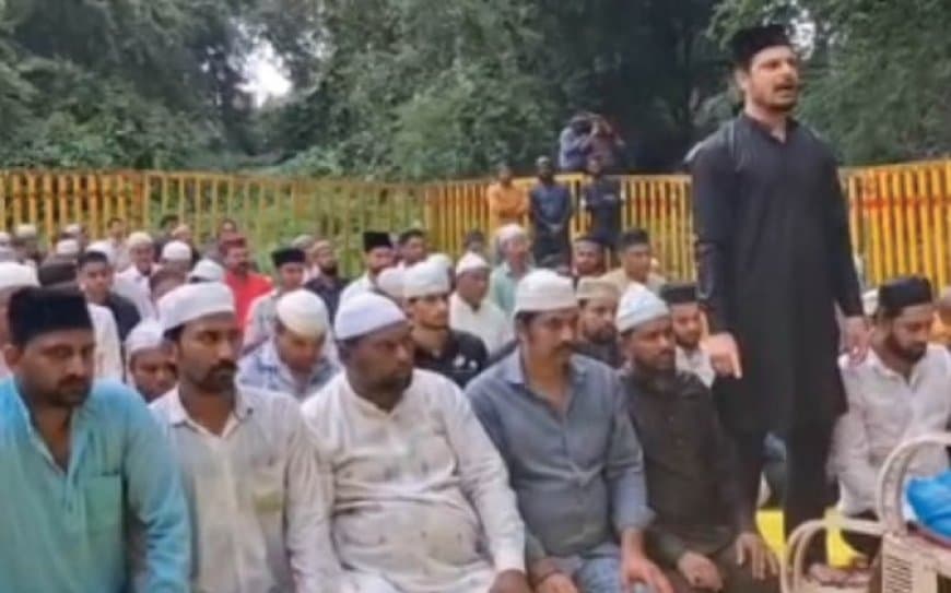 धार भोजशाला विवाद: सुप्रीम कोर्ट के आदेश पर सर्वे नंबर 612 में पहली बार हुई जुमे की नमाज धार भोजशाला विवाद: सुप्रीम कोर्ट के आदेश पर सर्वे नंबर 612 में पहली बार हुई जुमे की नमाज