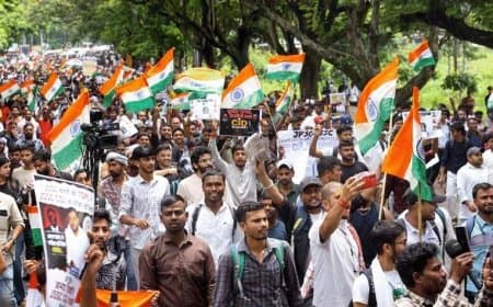 रांची में छात्रों का बवाल: बॉर्डर जैसी कंटीली बैरिकेडिंग तोड़ विधानसभा की ओर बढ़े प्रदर्शनकारी...सीबीआई जांच हो रांची में छात्रों का बवाल: बॉर्डर जैसी कंटीली बैरिकेडिंग तोड़ विधानसभा की ओर बढ़े प्रदर्शनकारी...सीबीआई जांच हो