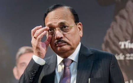 NALSAR विवाद: सुप्रीम कोर्ट की BCI को फटकार, CJI सूर्यकांत ने कहा- छात्रों को विरोध का अधिकार NALSAR विवाद: सुप्रीम कोर्ट की BCI को फटकार, CJI सूर्यकांत ने कहा- छात्रों को विरोध का अधिकार