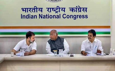 हल्द्वानी में ‘शुद्धिकरण’अनुष्ठान पर अपनों की खामोशी से आहत खड़गे... भाजपा ने भी घटना से किया किनारा हल्द्वानी में ‘शुद्धिकरण’अनुष्ठान पर अपनों की खामोशी से आहत खड़गे... भाजपा ने भी घटना से किया किनारा