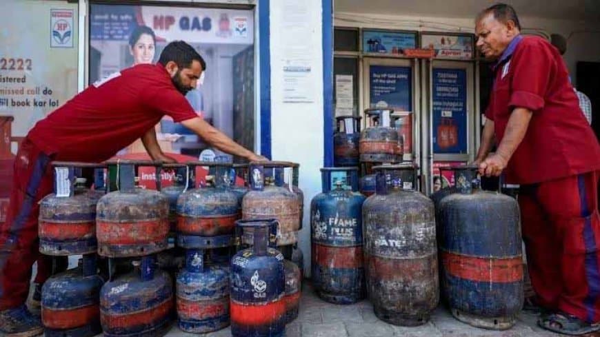 पांच बदलाव- कॉमर्शियल गौस सिलेंडर 200 रुपए सस्ता... तत्काल टिकट के लिए नया टोकन सिस्टम पांच बदलाव- कॉमर्शियल गौस सिलेंडर 200 रुपए सस्ता... तत्काल टिकट के लिए नया टोकन सिस्टम