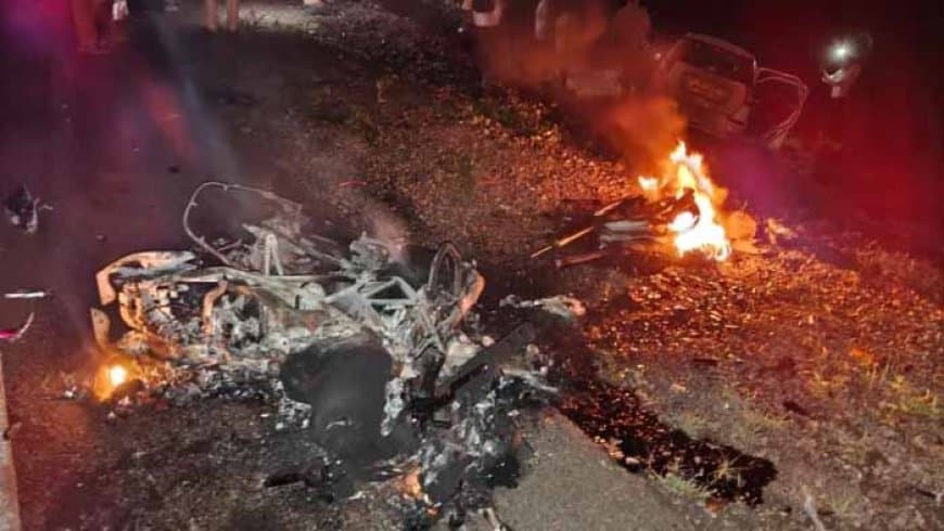 मध्यप्रदेश: खरगोन में भीषण सड़क हादसा, दो की मौत... टक्कर के बाद बाइक में लगी आग, जलकर खाक मध्यप्रदेश: खरगोन में भीषण सड़क हादसा, दो की मौत... टक्कर के बाद बाइक में लगी आग, जलकर खाक