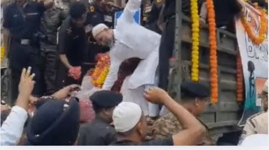 इंदौर के मेजर हमजा आरिफ जैसलमेर में सड़क हादसे में शहीद, एक महीने पहले गूंजी थीं शहनाइयां इंदौर के मेजर हमजा आरिफ जैसलमेर में सड़क हादसे में शहीद, एक महीने पहले गूंजी थीं शहनाइयां