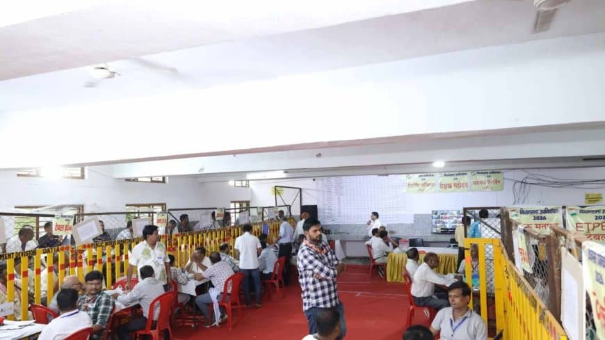 दतिया विधानसभा उपचुनाव: कांग्रेस को 308 वोटों की लीड... नरोत्तम ने कहा- हमारी मेहनत रंग लाएगी दतिया विधानसभा उपचुनाव: कांग्रेस को 308 वोटों की लीड... नरोत्तम ने कहा- हमारी मेहनत रंग लाएगी