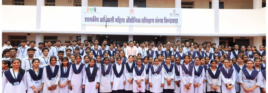 सीएम ने कहा- बेटियां अपने आत्मविश्वास को बनाए रखें... तकनीकी शिक्षा से युवा शक्ति बनेगी आत्मनिर्भर सीएम ने कहा- बेटियां अपने आत्मविश्वास को बनाए रखें... तकनीकी शिक्षा से युवा शक्ति बनेगी आत्मनिर्भर
