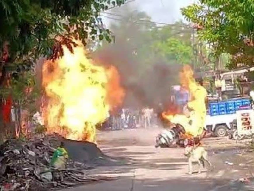 इंदौर : झूठे शपथ पत्र पर एसडीएम ने हाईकोर्ट में मांगी माफी, घायलों के इलाज का खर्च उठाएगी सरकार इंदौर : झूठे शपथ पत्र पर एसडीएम ने हाईकोर्ट में मांगी माफी, घायलों के इलाज का खर्च उठाएगी सरकार