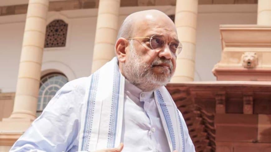 हंगामे के बीच 4 बिल पेश: जंतर मंतर प्रोटेस्ट में लाठीचार्ज पर जवाब देंगे शाह, संसद में चर्चा के लिए सरकार तैयार हंगामे के बीच 4 बिल पेश: जंतर मंतर प्रोटेस्ट में लाठीचार्ज पर जवाब देंगे शाह, संसद में चर्चा के लिए सरकार तैयार