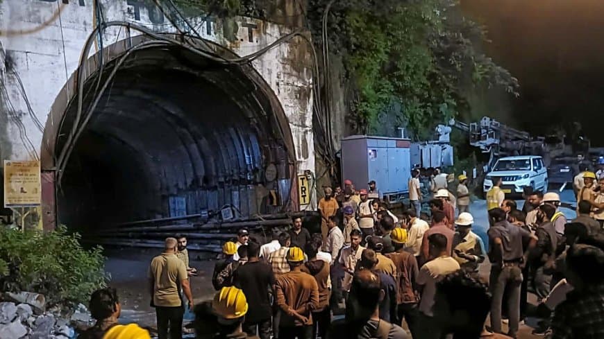 उत्तराखंड: चमोली टनल हादसे में 7 की मौत, 3 की तलाश जारी... जायजा लेने टनल के भीतर पहुंचे सीएम धामी उत्तराखंड: चमोली टनल हादसे में 7 की मौत, 3 की तलाश जारी... जायजा लेने टनल के भीतर पहुंचे सीएम धामी