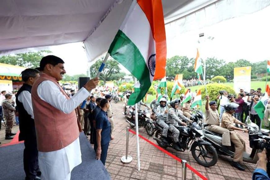 हर घर तिरंगा अभियान राष्ट्रभक्ति का उत्सव: शौर्य स्मारक से निकली तिरंगा बाइक रैली, मुख्यमंत्री ने दिखाई हरी झंडी हर घर तिरंगा अभियान राष्ट्रभक्ति का उत्सव: शौर्य स्मारक से निकली तिरंगा बाइक रैली, मुख्यमंत्री ने दिखाई हरी झंडी