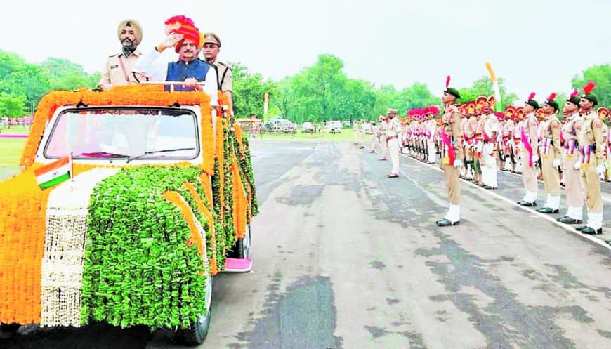 रीवा में रंगारंग प्रस्तुतियों और परेड के बीच मना आजादी का जश्न, 15 बंदियों को मिली नई जिंदगी रीवा में रंगारंग प्रस्तुतियों और परेड के बीच मना आजादी का जश्न, 15 बंदियों को मिली नई जिंदगी