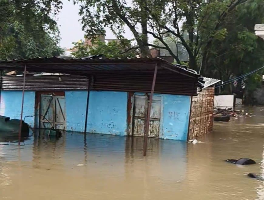 मध्य प्रदेश में मानसून का कहर: रीवा, मऊगंज और सतना-चित्रकूट में बाढ़ जैसे हालात... कई जिलों में स्कूल बंद मध्य प्रदेश में मानसून का कहर: रीवा, मऊगंज और सतना-चित्रकूट में बाढ़ जैसे हालात... कई जिलों में स्कूल बंद