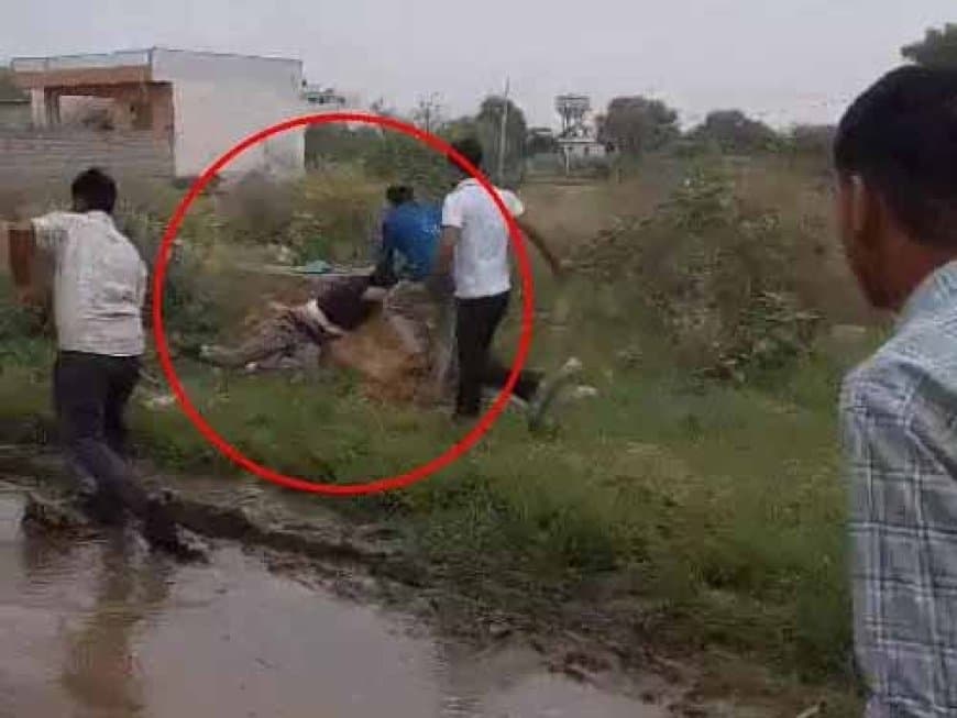 जयपुर में बवाल: स्कूल का निरीक्षण करने पहुंचे आशुतोष रांका से धक्का-मुक्की, ग्रामीणों ने कॉकरोच को खदेड़ा जयपुर में बवाल: स्कूल का निरीक्षण करने पहुंचे आशुतोष रांका से धक्का-मुक्की, ग्रामीणों ने कॉकरोच को खदेड़ा