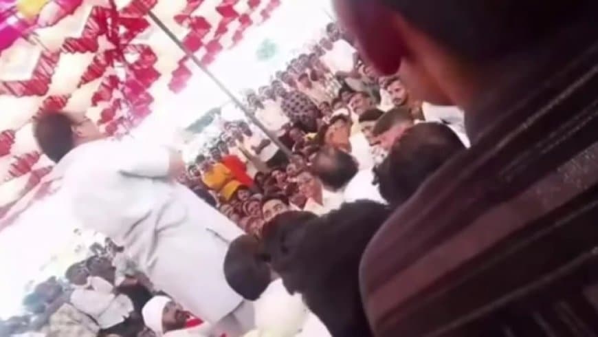शिवपुरी: पिछोर विधायक प्रीतम लोधी का विवादित बयान, बोले- विरोधी भेज रहे हैं महिलाएं शिवपुरी: पिछोर विधायक प्रीतम लोधी का विवादित बयान, बोले- विरोधी भेज रहे हैं महिलाएं