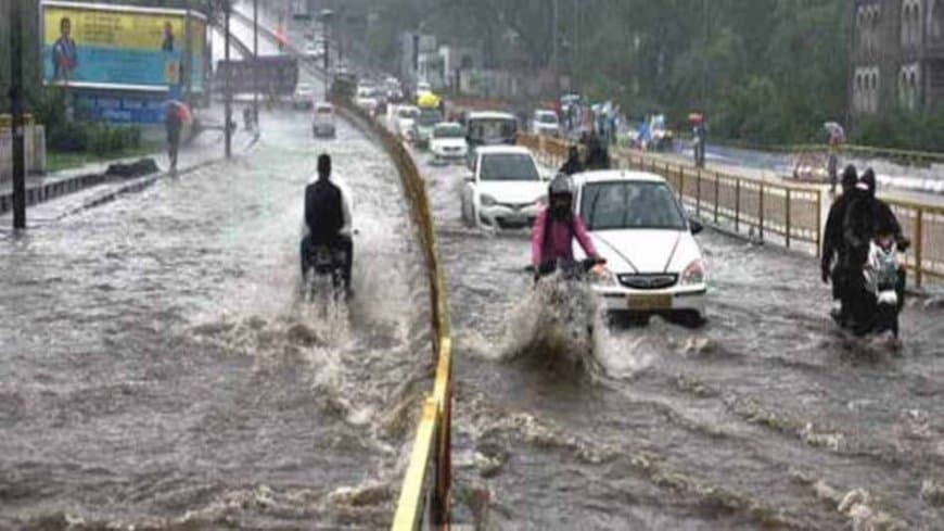 भोपाल में मूसलाधार: घंटे भर की बारिश में ही भोपाल में सड़कें बनीं तालाब, शहर की निचली बस्तियां जलमग्न भोपाल में मूसलाधार: घंटे भर की बारिश में ही भोपाल में सड़कें बनीं तालाब, शहर की निचली बस्तियां जलमग्न