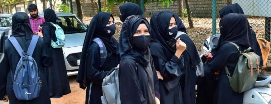 इलाहाबाद हाई कोर्ट की दो टूक-स्कूल में स्कार्फ या हिजाब की अनुमति नहीं, सेक्युलरिज्म के लिए यूनिफॉर्म अनिवार्य इलाहाबाद हाई कोर्ट की दो टूक-स्कूल में स्कार्फ या हिजाब की अनुमति नहीं, सेक्युलरिज्म के लिए यूनिफॉर्म अनिवार्य