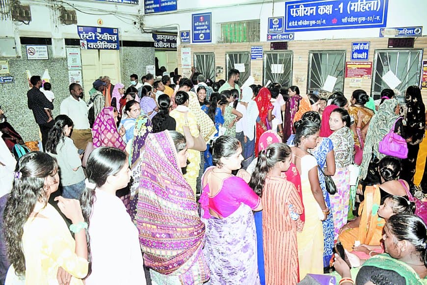 बारिश के बाद सतना में मच्छरजनित बीमारियों का खतरा बढ़ा, डेंगू के 44 और मलेरिया के 40 मरीज मिले बारिश के बाद सतना में मच्छरजनित बीमारियों का खतरा बढ़ा, डेंगू के 44 और मलेरिया के 40 मरीज मिले