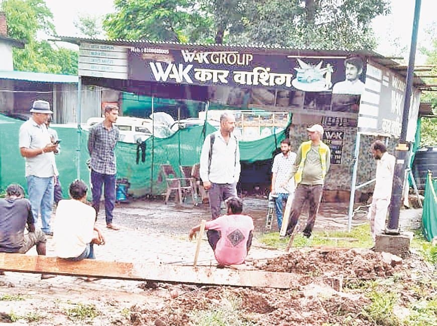 पन्ना नाका में सरकारी जमीन पर ट्रांसफार्मर लगाने को लेकर विवाद, प्रशासन ने मौके पर पहुंचकर कराया समझौता पन्ना नाका में सरकारी जमीन पर ट्रांसफार्मर लगाने को लेकर विवाद, प्रशासन ने मौके पर पहुंचकर कराया समझौता