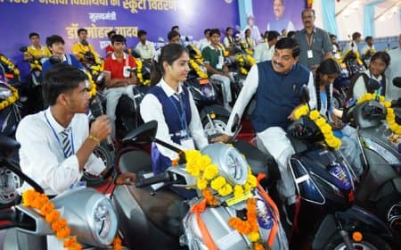 MP E-Scooty Yojana 2026: 7400 मेधावी विद्यार्थियों को ई-स्कूटी, मुख्यमंत्री ने कहा- मेधा का सम्मान MP E-Scooty Yojana 2026: 7400 मेधावी विद्यार्थियों को ई-स्कूटी, मुख्यमंत्री ने कहा- मेधा का सम्मान