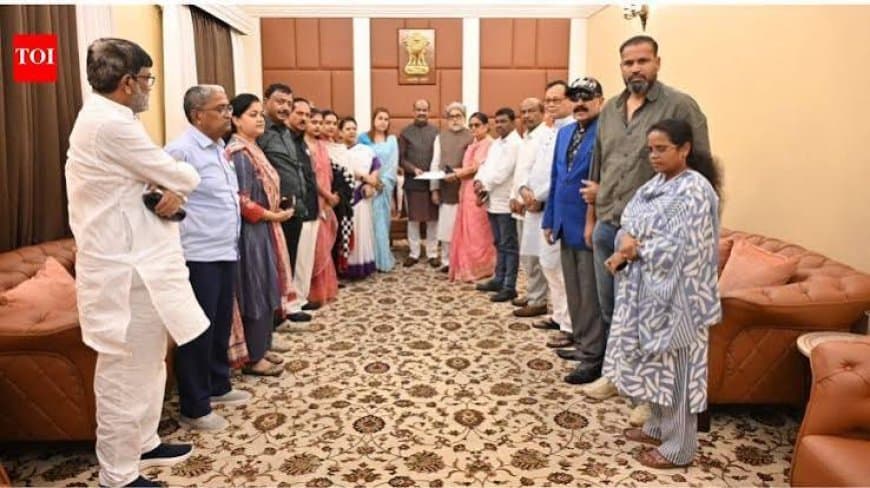 लोकसभा अध्यक्ष ओम बिरला ने टीएमसी के 20 बागी सांसदों को थमाया नोटिस, 22 सितंबर तक मांगा जवाब लोकसभा अध्यक्ष ओम बिरला ने टीएमसी के 20 बागी सांसदों को थमाया नोटिस, 22 सितंबर तक मांगा जवाब