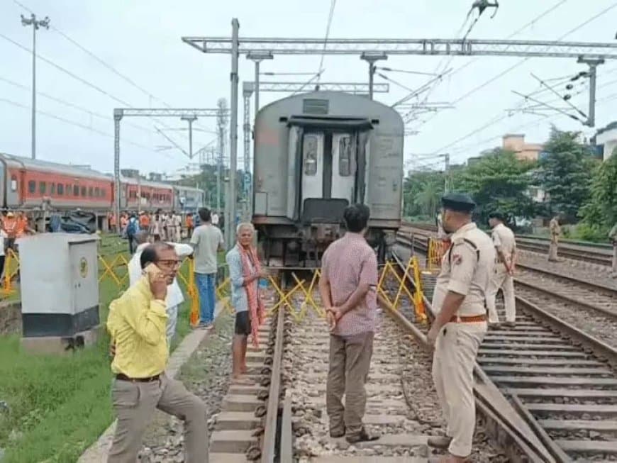 बिहार: महानंदा एक्सप्रेस के दो डिब्बे पटरी से उतरे... दूसरे ट्रैक पर पहुंची ट्रेन... आरा स्टेशन प्रबंधक पर गिरी गाज बिहार: महानंदा एक्सप्रेस के दो डिब्बे पटरी से उतरे... दूसरे ट्रैक पर पहुंची ट्रेन... आरा स्टेशन प्रबंधक पर गिरी गाज