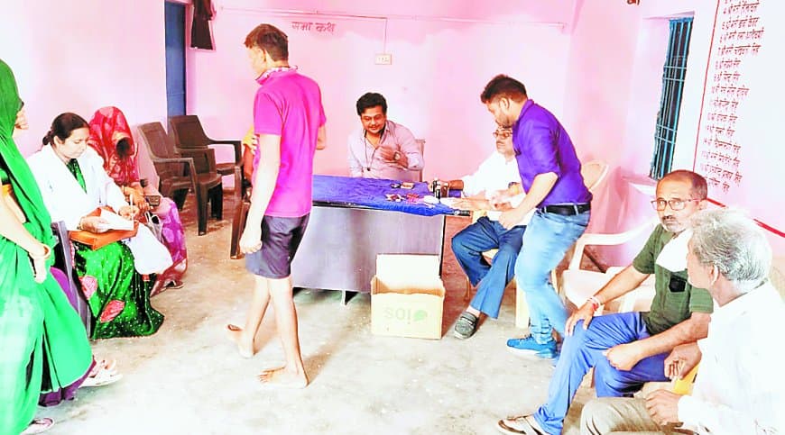 बाढ़ प्रभावित गांवों में घर-घर पहुंचेगी स्वास्थ्य टीम, फीवर सर्वे के साथ होगा जलस्रोतों का क्लोरीनेशन बाढ़ प्रभावित गांवों में घर-घर पहुंचेगी स्वास्थ्य टीम, फीवर सर्वे के साथ होगा जलस्रोतों का क्लोरीनेशन