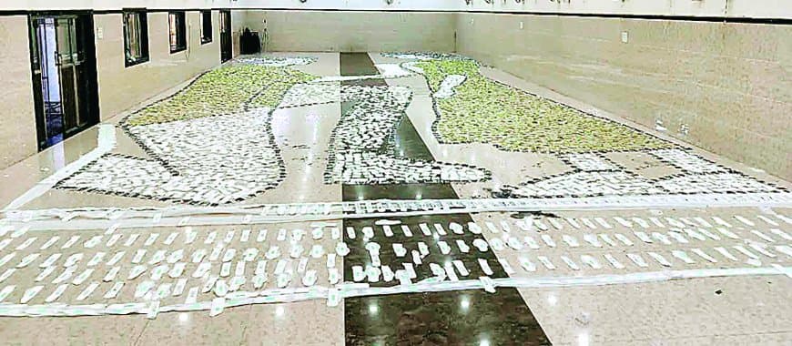 रीवा की विभूति ने सेनेटरी पैड से बनाया 5000 वर्गफुट पोर्ट्रेट, अपने रिकॉर्ड को फिर दी चुनौती रीवा की विभूति ने सेनेटरी पैड से बनाया 5000 वर्गफुट पोर्ट्रेट, अपने रिकॉर्ड को फिर दी चुनौती